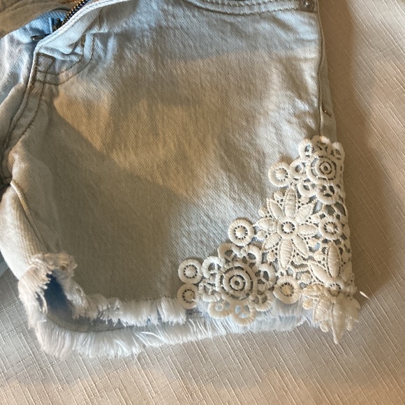 Cat & Jack denim shorts - Picture 3 of 6